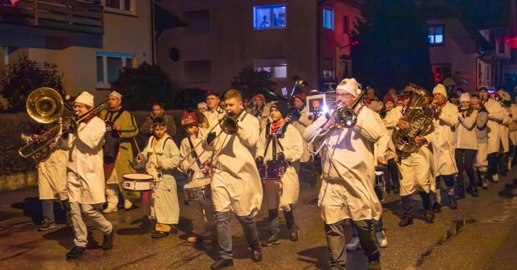 Musikkapelle im Hemdglunkerumzug am Schmutzigen Dunschdig